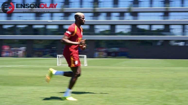Galatasaray'da Victor Osimhen, takımla birlikte çalışmalara katıldı