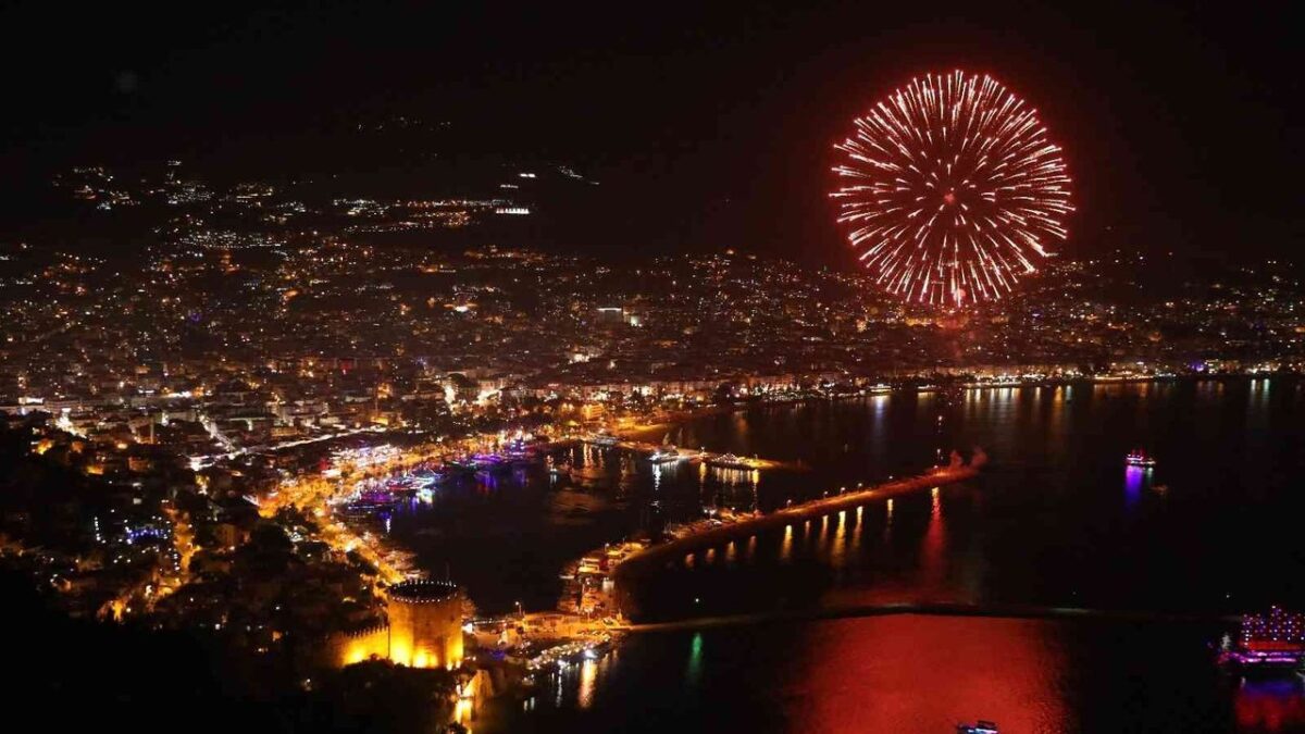 29 Ekim Cumhuriyet Bayramı'nda Alanya'da kim konser verecek?