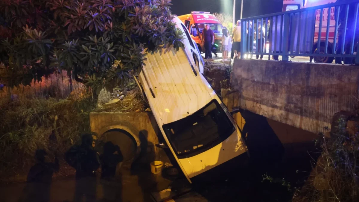 Adana'da yağış kazayı, merak zincirleme felaketi getirdi: 2 yaralı