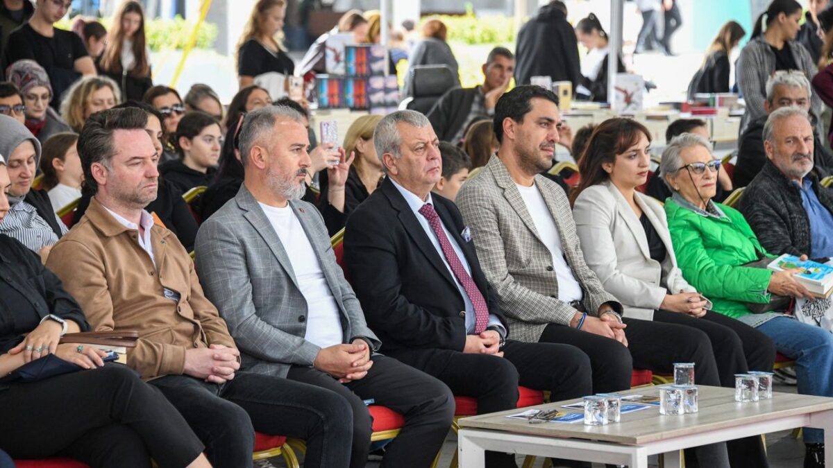 Osmangazi’de Okurlar Yazarlarla buluşmaya devam ediyor