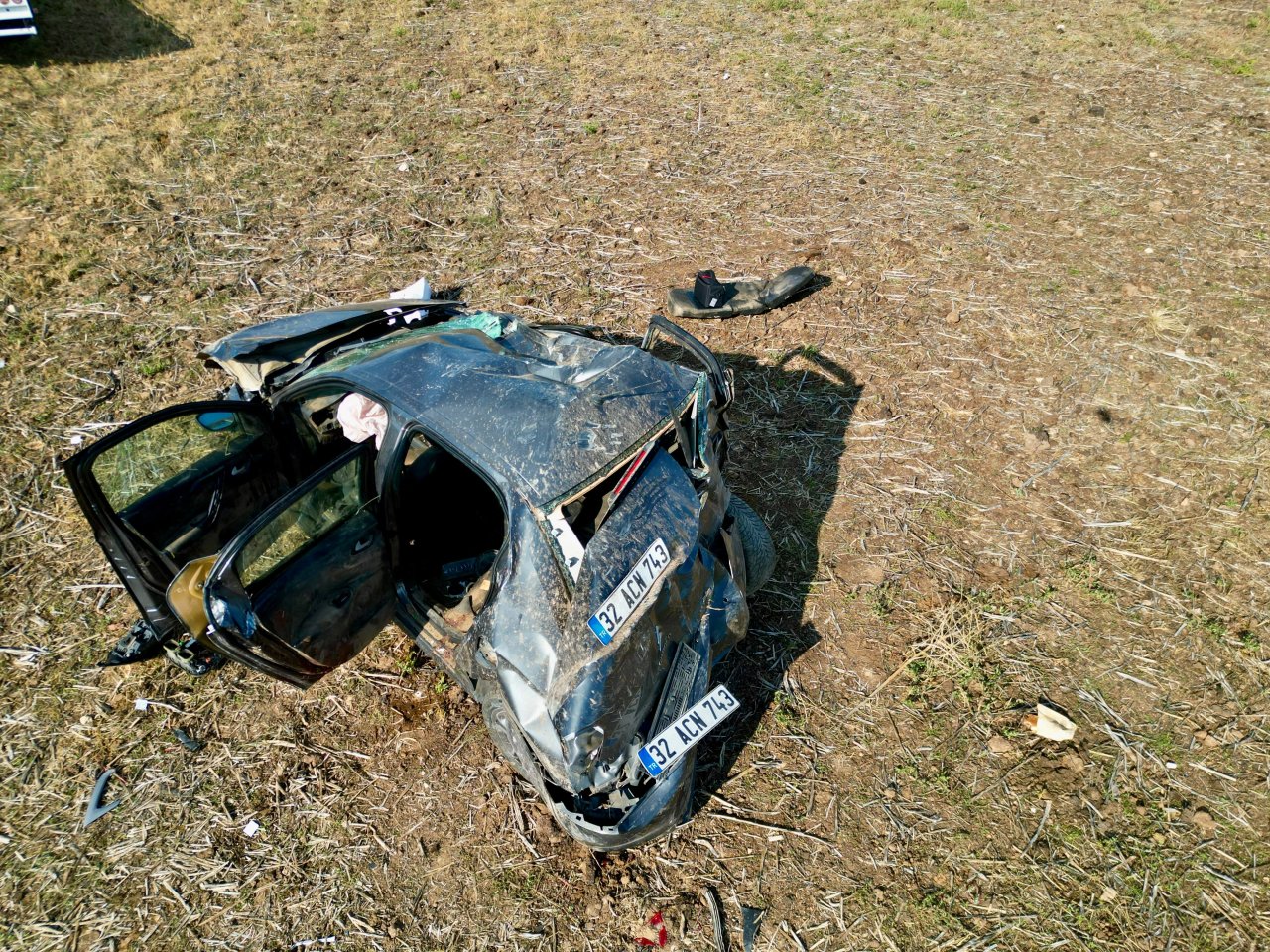 Afyonkarahisar’da Mucize Kurtuluş! Kâğıt Gibi Ezilen Otomobilden Yaralı Çıktı