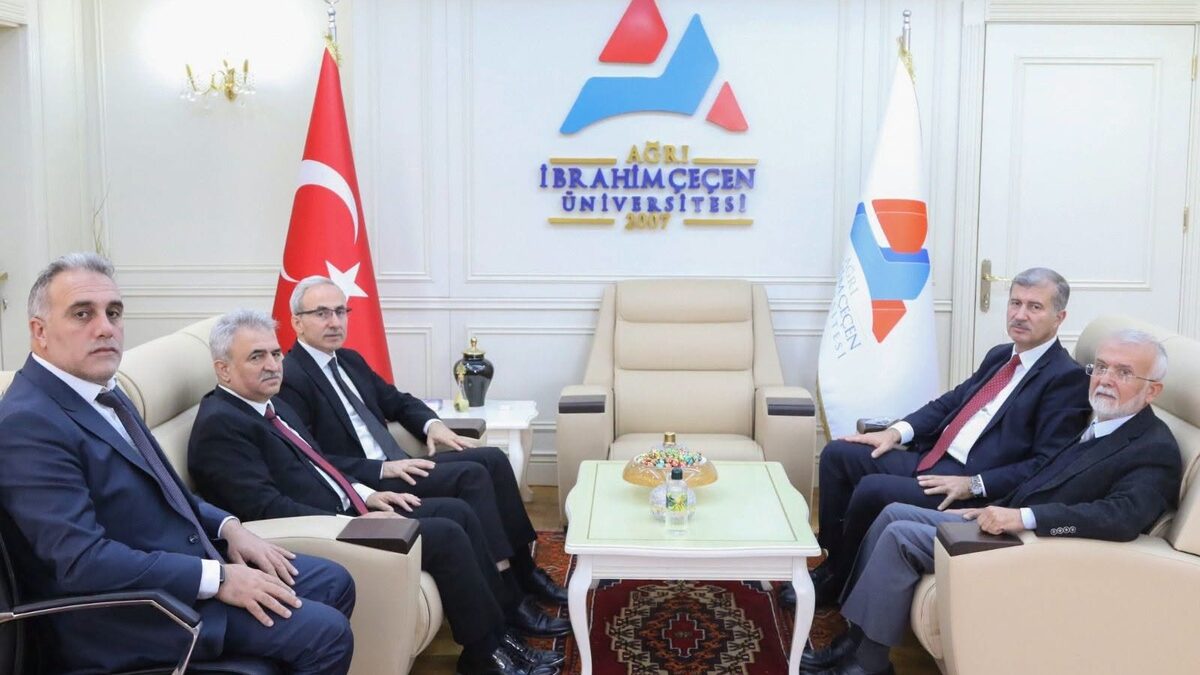 AİÇÜ Rektörü, IX. Uluslararası Ahmed-i Hânî Sempozyumu için akademisyenleri ağırladı
