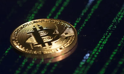 Kripto para piyasasında Bitcoin yükseldi, bazı altcoinler ayrıştı