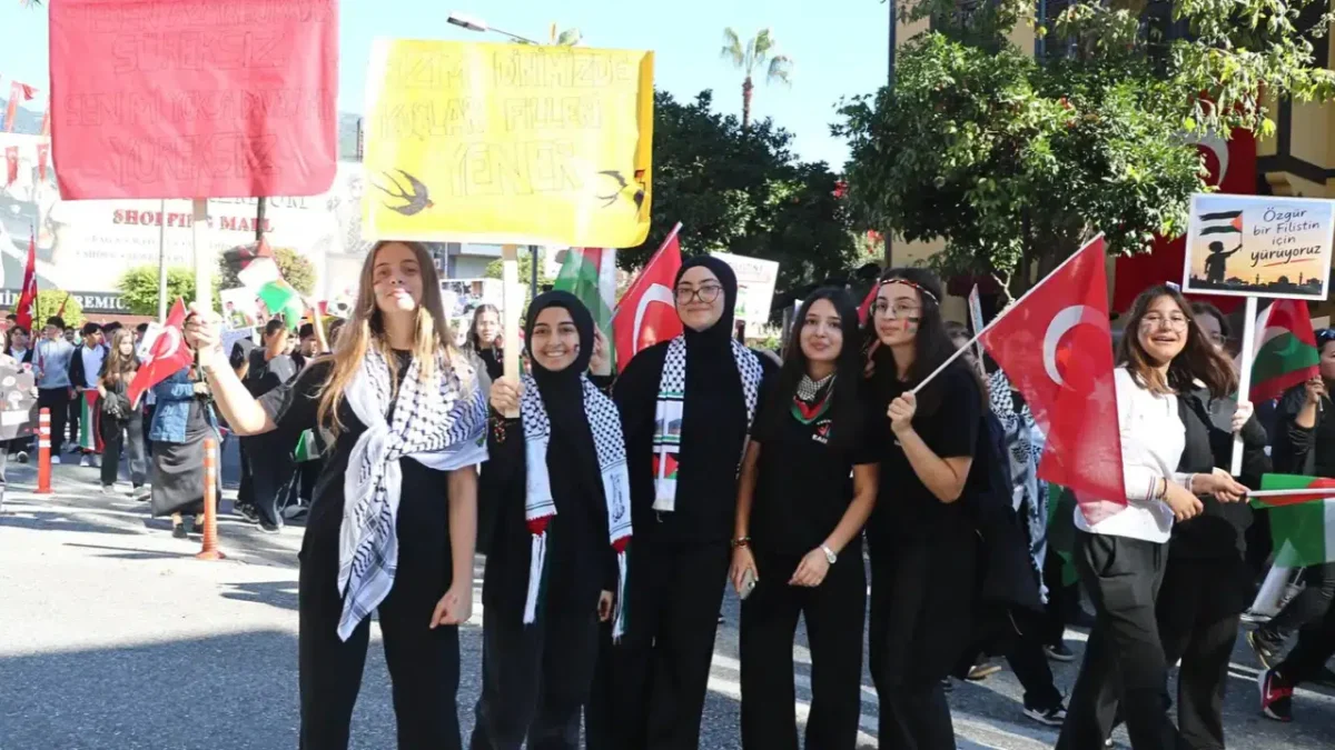 Alanya'da Gazze İçin Sessiz Çığlık Yürüyüşü