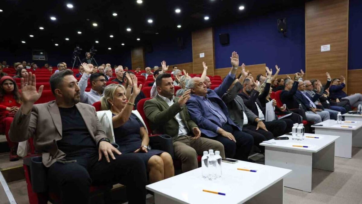 Aliağa meclisinde Cemil Tugay’ın parti tercihi ve 2027 bütçesi konuşuldu