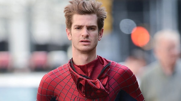Andrew Garfield, Örümcek Adam rolünün çok ötesine uzanan kariyeriyle Hollywood’un sevilen isimlerinden biri.