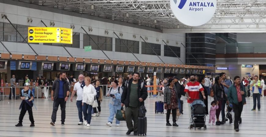 Antalya Havalimanı’nda 9 ayda 1 milyon yolcu kaybı