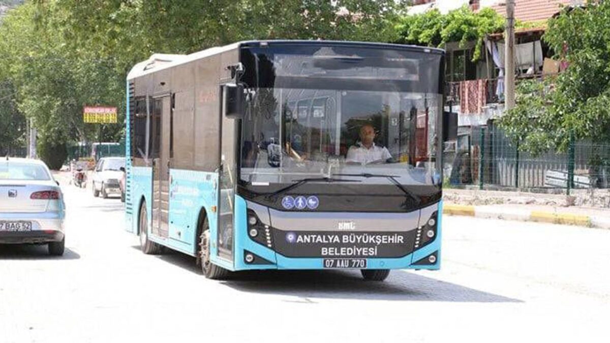 Antalya'da semt pazarı nedeniyle güzergah uyarısı