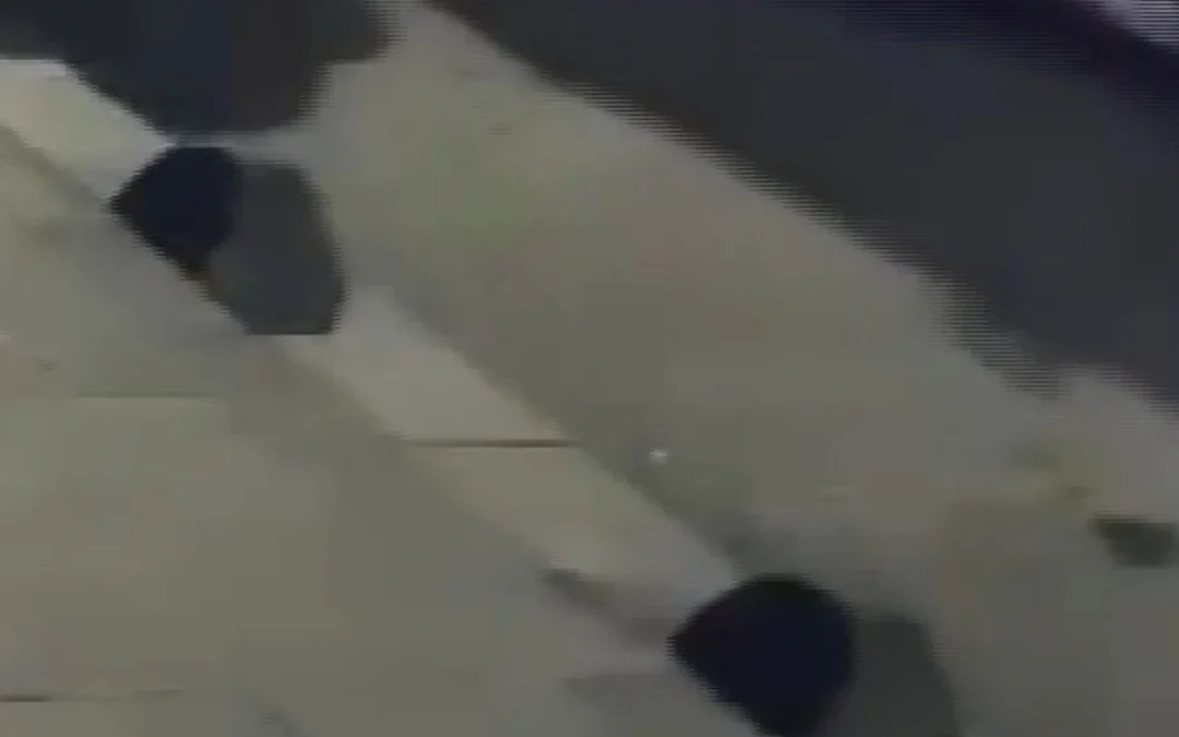 Arnavutköy'de otomobil park halindeki araca çarpıp yan yattı
