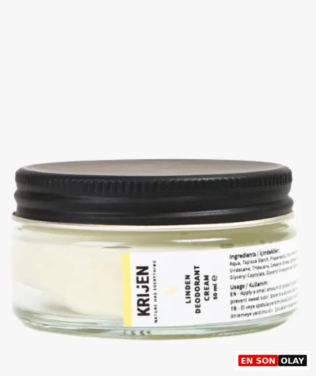 Marka Adı: Krijen
Ürün Adı: Krijen Unisex Ihlamur Krem Deodorant
Ürün Cinsiyeti: Unisex
Ürün Tipi: Krem Deodorant
Ürün Sezonsallığı: Yaz
Ürün Çeşidi: Ihlamurlu
Ürün Özellikleri: Bir cam kavanoz içinde sunulan Krijen Linden Krem Deodorant, 50 ml hacminde, hafif sarımsı, kremsi bir yapıya sahiptir. Shea yağı ve doğal soda (sodyum bikarbonat) gibi bileşenlerin yanı sıra, görüntüde okunan tapyoka nişastası (Tapioca Starch) ile formüle edilmiştir. Bu yenilikçi formül, koltuk altı bölgesindeki nemi dengeleyerek ter kokusuna neden olan bakterilerin üremesini doğal bir bariyer oluşturarak engeller. Cilt tarafından hızla emilen kremsi dokusu sayesinde gün boyu süren kuru ve ferah bir his bırakır, cildin doğal dengesini korumaya yardımcı olurken ıhlamur özü ile hoş bir koku sunar.
Öne Çıkan Detaylar:
- Doğal shea yağı ve sodyum bikarbonat bazlı yenilikçi formül
- Ter kokusuna neden olan bakteriyel oluşumu doğal bir bariyerle engeller
- Cilt tarafından hızla emilen kremsi dokuyla gün boyu ferahlık sağlar
Kimler Kullanıyor?: Bu ürün, kişisel bakım rutininde bütünsel yaklaşımları ve doğal çözümleri tercih eden, bedeninin doğal dengesini ve mikrobiyotasını korumaya özen gösteren kişiler için idealdir. Alüminyum tuzları içermeyen, cildin doğal işleyişini destekleyen ve terlemeyi baskılamak yerine kokuya neden olan bakteriyel florayı yönetmeyi hedefleyen kullanıcılar tarafından tercih edilir. Özellikle yaz aylarında aktif ve ferah kalmak isteyen, cilt hassasiyetine önem veren herkesin günlük bakımına rahatlıkla dahil edebileceği bir üründür.