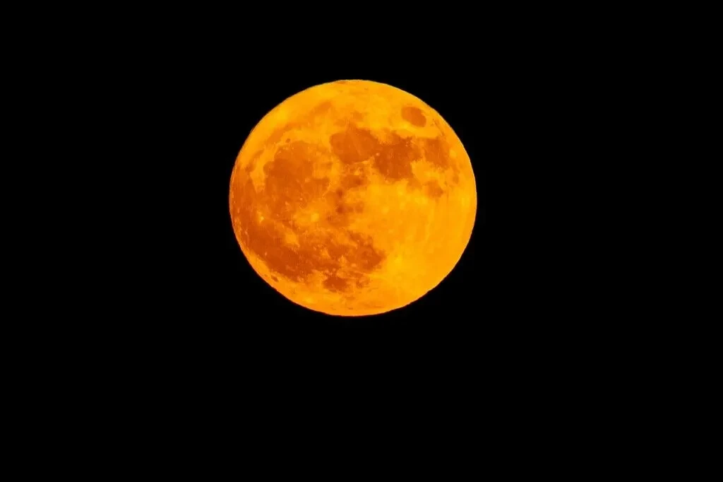 2026 Ekim Dolunayı, gökyüzü meraklılarının takip ettiği astronomi olayları arasında yer alıyor. Avcı Dolunayı adıyla da bilinen ekim dolunayının ne zaman yaşanacağı, hangi burçla ilişkilendirildiği ve 'Avcı Dolunayı' adının nereden geldiği araştırılıyor. İşte Ekim 2026 dolunayına ilişkin merak edilenler…