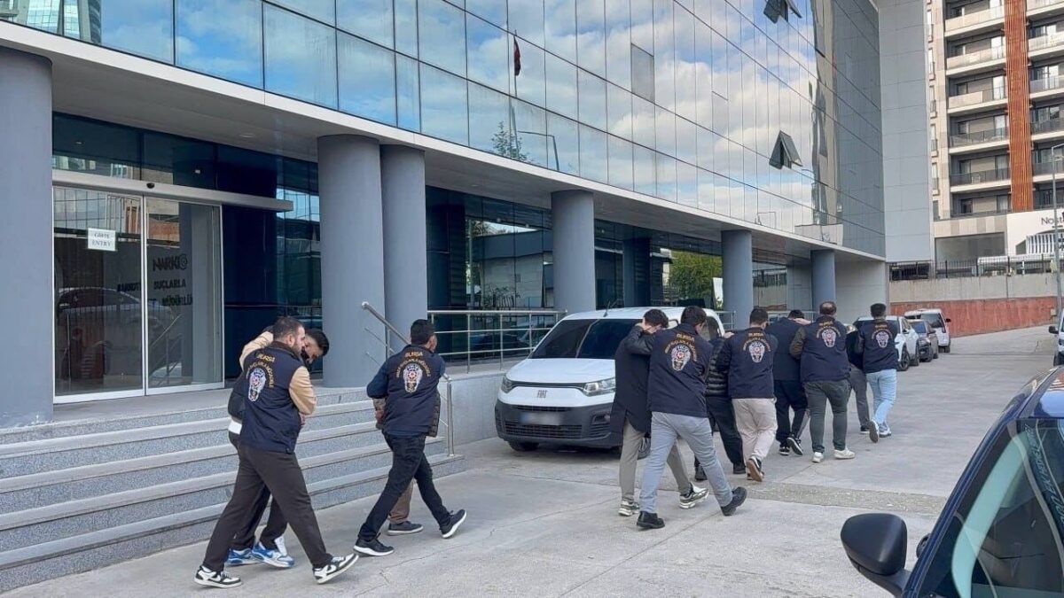 Bursa'da siber dolandırıcılık operasyonu: 4 şüpheli tutuklandı