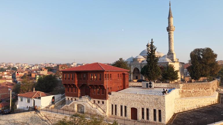 Bakan Ersoy, 160 bin kitap kapasiteli dev kütüphaneyi açtı
