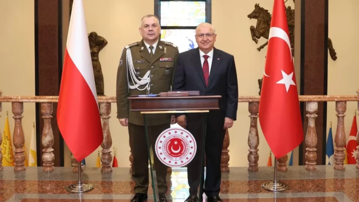 Bakan Yaşar Güler, Polonya Genelkurmay Başkanı Kukula’yı kabul etti