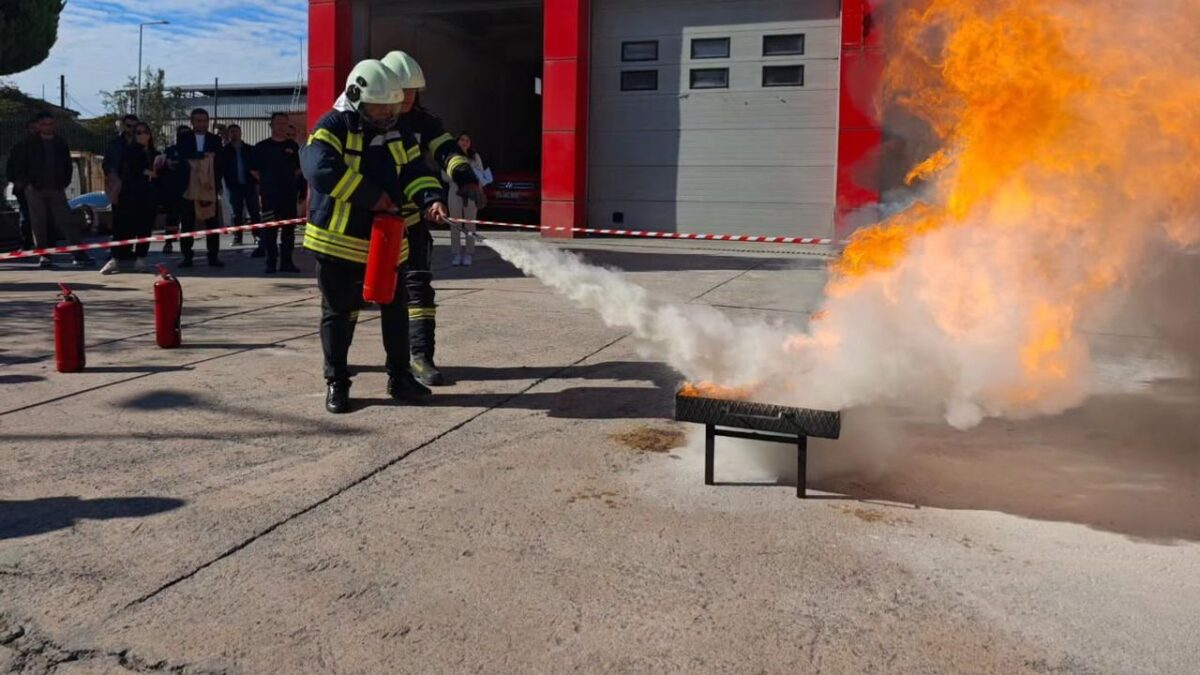 Bartın'da belediye çalışanları için pratik yangın müdahale eğitimi