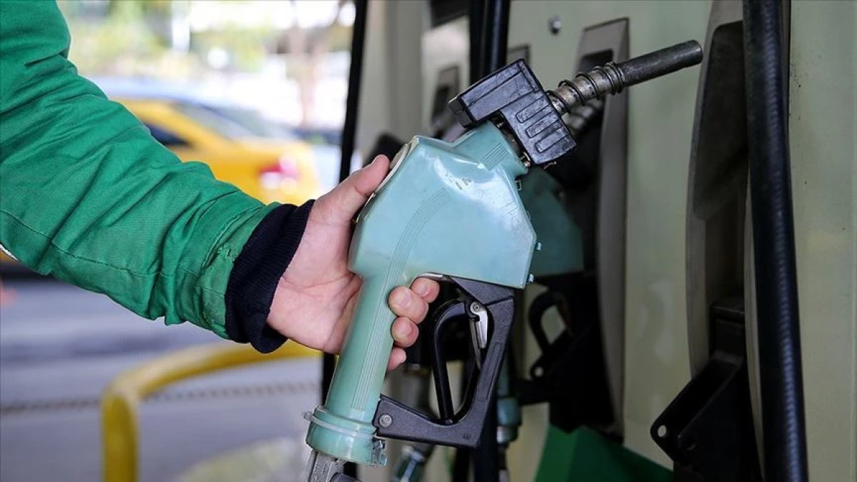Benzine indirim bekleniyor: Salı gününden itibaren geçerli olacak