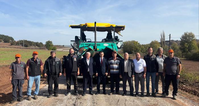 Bilecik'te 4 kilometrelik köy yolu sıcak asfalta kavuşuyor