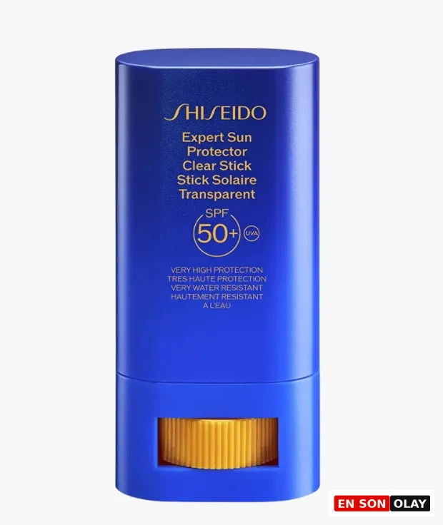 Shiseido Expert Sun Protector Clear Stick SPF 50+, mavi ambalajlı şeffaf güneş koruyucu stick; suya dayanıklı ve yüksek koruma sağlayan tasarım, sade arka plan üzerinde.