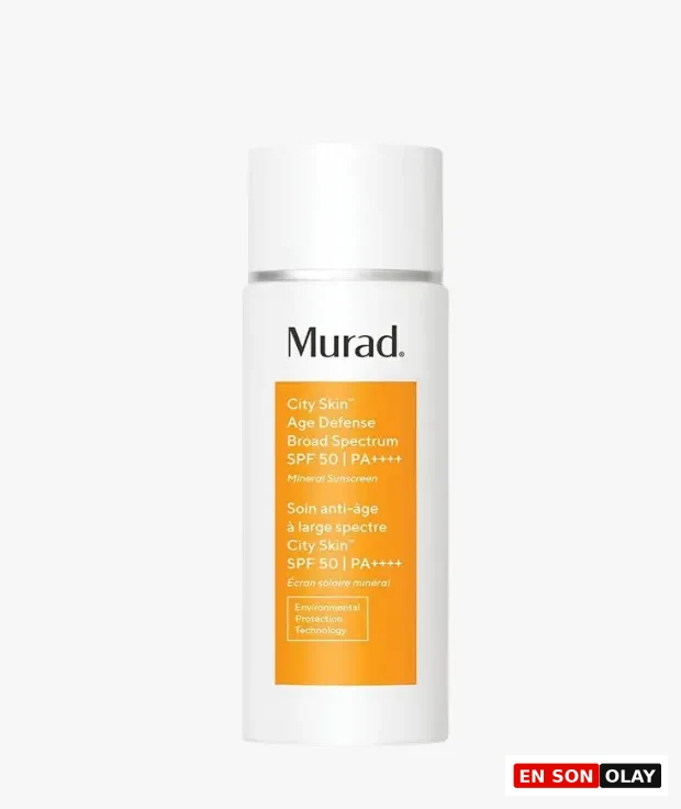 Murad City Skin Age Defense Broad Spectrum SPF 50 PA++++, anti-aging etkili mineral güneş koruyucu; beyaz şişe ve turuncu etiket tasarımıyla sade arka plan üzerinde.