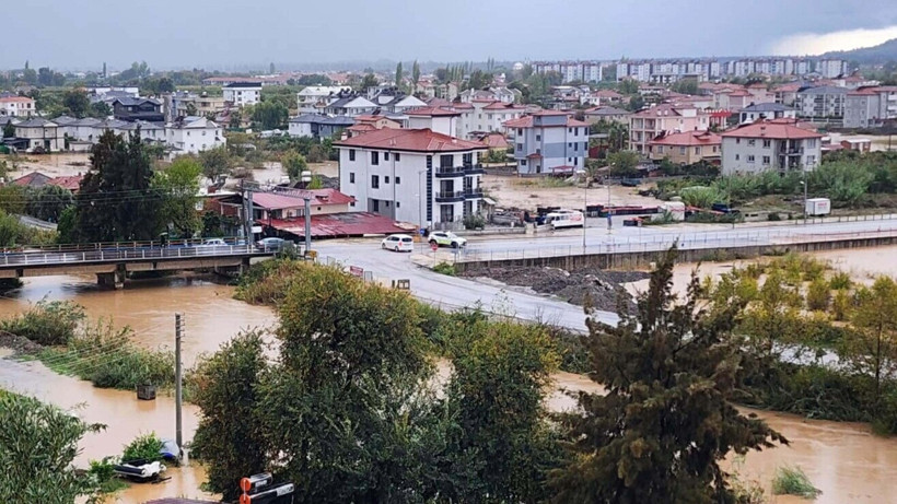 Bodrum, Marmaris ve Dalaman'ı sel vurdu. Dere taştı. Az ötesi deniz - Resim : 4