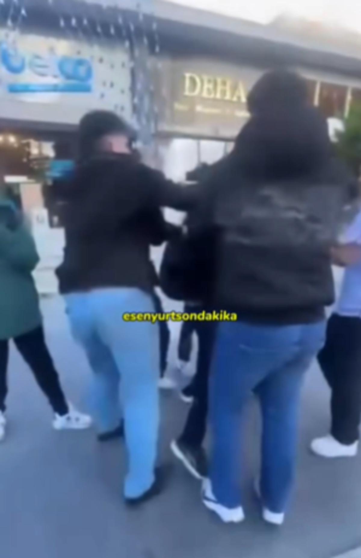Bu kez Esenyurt! Okul çıkışı önünü kesip, acımasızca darbettiler 1