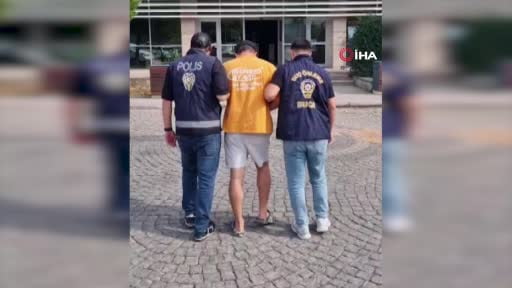 İzmir'de aranan 2 firari yakalandı