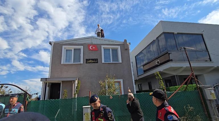 Bursa’da yıkım kararına karşı çatıya çıktı Elinde benzin bidonuyla 3 saat direndi