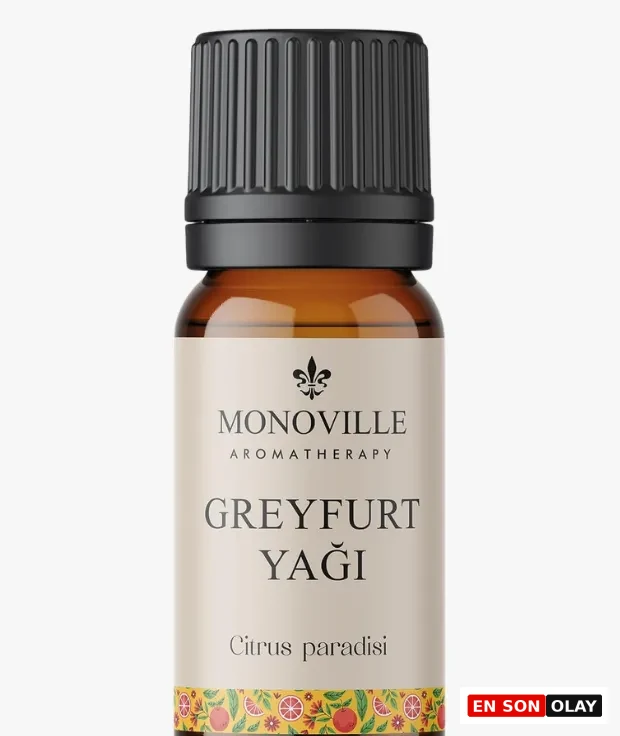 Marka Adı: Monoville
Ürün Cinsiyeti: Belirtilmemiş
Ürün Tipi: Uçucu Yağ
Ürün Sezonsallığı: Belirtilmemiş
Ürün Çeşidi: Narenciye (Greyfurt)
Ürün Özellikleri: Bu ürün, Monoville markasına ait, aromaterapi kullanımına yönelik Greyfurt Uçucu Yağıdır. Ürün, içeriğini güneş ışığından korumak amacıyla amber renkli cam bir şişede, kolay dozajlama sağlayan siyah tırtıklı damlalıklı bir kapak ile sunulmaktadır. Şişenin krem rengi etiketi üzerinde markanın amblemi, AROMATHERAPY ibaresi, Greyfurt Yağı ismi ve botanik adı Citrus paradisi bulunmaktadır. Etiketin alt kısmında greyfurt dilimleri ve çiçek motiflerinden oluşan canlı bir desen yer alır. Greyfurt uçucu yağı, zihinsel berraklık ve özgüvenin merkezi olan Solar Pleksus çakrasını desteklemek amacıyla kullanılır, bedendeki ağır enerjiyi süpürme ve kişisel enerjiyi tazeleme özellikleri ile bilinir.
Öne Çıkan Detaylar:
- Enerji vampirlerine karşı kalkan etkisi sunar.
- Bedendeki ağır enerjiyi süpürerek özgüveni tazeler.
- Aromaterapi kullanımına uygun amber renkli cam şişede ve damlalıklı kapak ile pratik kullanım sağlar.
Kimler Kullanıyor?: İçsel gücünü artırmak, özgüvenini tazelemek ve enerji alanını temizlemek isteyen herkes bu ürünü kullanabilir. Aromaterapiye ilgi duyan, çakra dengeleme uygulamalarına açık, ruhsal ve zihinsel berraklık arayan kişiler; özellikle de kişisel enerjilerini koruma ve güçlendirme ihtiyacı hissedenler için ideal bir seçenektir.