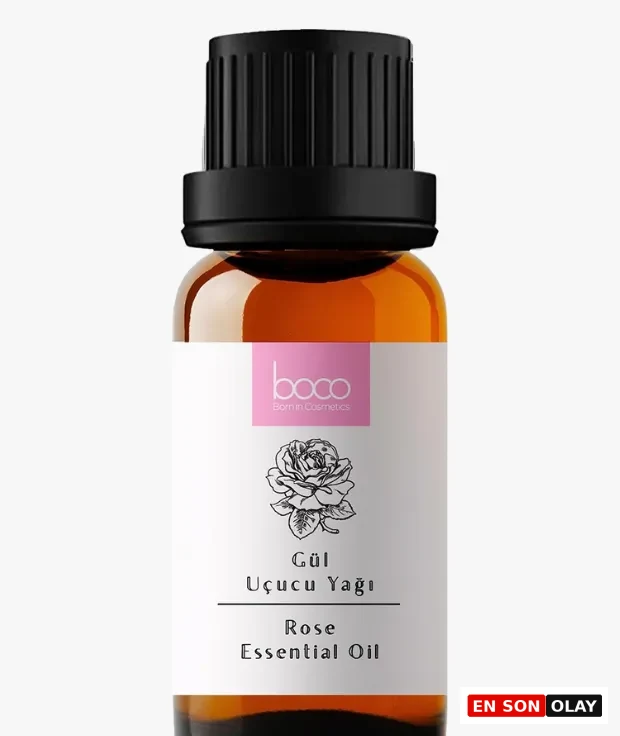 Marka Adı: Boco Born
Ürün Cinsiyeti: Belirtilmemiş
Ürün Tipi: Uçucu Yağ
Ürün Sezonsallığı: Belirtilmemiş
Ürün Çeşidi: Gül Yağı
Ürün Özellikleri: Boco Born markasına ait bu gül uçucu yağı, koyu amber rengi cam şişede, siyah yivli damlalıklı kapağı ile sunulmaktadır. Şişenin üzerindeki sade beyaz etikette, markanın pembe logosu ve zarif bir gül çizimi yer almaktadır. Ürün, dünyanın en yüksek frekanslı uçucu yağlarından biri olan gül özünü içerir ve özellikle kalp çakrasını dengelemek, öz sevgi ve şefkat duygularını güçlendirmek gibi aromaterapi uygulamaları için idealdir. Şişenin rengi, yağın ışığa karşı hassasiyetini korur.
Öne Çıkan Detaylar:
- Koyu amber cam şişesi, ürünün içeriğini ışığın zararlı etkilerinden korur.
- Siyah yivli damlalıklı kapak, kontrollü ve kolay uygulama imkanı sunar.
- Dünyadaki en yüksek frekanslı uçucu yağlardan biri olarak bilinir.
Kimler Kullanıyor?: Duygusal denge arayışında olan, iç huzurunu önemseyen, öz sevgi ve şefkat hislerini güçlendirmek isteyen herkes bu gül uçucu yağının şifalı etkilerinden faydalanabilir. Aromaterapinin kadim bilgeliğine inanan, doğal ürünlerle ruhsal ve fiziksel refahını desteklemeyi tercih eden, kalbini sevgiye açmak isteyen bireyler için idealdir.