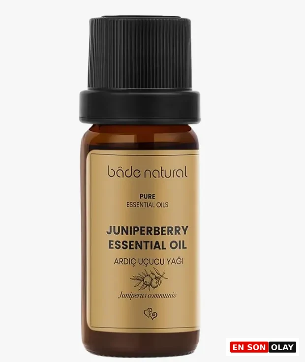 Marka Adı: Bade Natural
Ürün Cinsiyeti: Belirtilmemiş
Ürün Tipi: Uçucu Yağ
Ürün Sezonsallığı: Belirtilmemiş
Ürün Çeşidi: Ardıç Uçucu Yağı
Ürün Özellikleri: Bu ürün, ardıç meyvelerinden elde edilen %100 saf bir uçucu yağdır (Juniperus communis). Koyu amber renkli cam şişesi, içeriği güneş ışığının zararlı etkilerinden korurken, siyah tırtıklı kapağı güvenli bir kullanım sunar. Altın/bronz renkli etiketi üzerinde sade Bade Natural logosu ve ardıç dalı illüstrasyonu ile doğal ve estetik bir görünüm sergiler. Zihinsel süpürge etkisiyle negatif düşünce kalıplarını temizlemek, korkuları dağıtmak ve spiritüel koruma sağlamak için ideal bir aromaterapi ürünüdür.
Öne Çıkan Detaylar:
- %100 saf ardıç uçucu yağı.
- Negatif düşünce kalıplarını temizleyerek zihinsel berraklık sağlama.
- Korkuları dağıtma ve spiritüel koruma sunma.
- Üçüncü Göz çakrasını dengelemeye yardımcı olma özelliği.
Kimler Kullanıyor?: Zihinlerini arındırmak, olumsuz düşüncelerden uzaklaşmak ve içsel huzuru pekiştirmek isteyenler bu ürünü kullanabilir. Aromaterapi ve çakra dengeleme pratikleriyle ruhsal gelişimlerini desteklemeyi hedefleyen, daha berrak bir zihinsel odaklanma ve güçlendirilmiş sezgisel yetenekler arayan kişiler için uygundur.