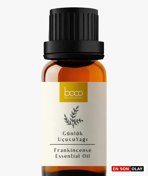 Marka Adı: Boco Born
Ürün Cinsiyeti: Cinsiyetsiz
Ürün Tipi: Uçucu Yağ
Ürün Sezonsallığı: Tüm Sezonlar
Ürün Çeşidi: Günlük (Frankincense)
Ürün Özellikleri: Bu ürün, amber renkli cam şişede sunulan, siyah tırtıklı damlalıklı kapağa sahip, kaliteli bir uçucu yağdır. Boco Born in Cosmetics markasına ait olan Günlük Uçucu Yağı, aromaterapi ve spiritüel uygulamalar için özel olarak formüle edilmiştir. Reçinemsi, odunsu ve kutsal koku profiliyle bilinen bu yağ, zihni sakinleştirici ve ruhu dengeleyici özelliklere sahiptir. İçsel huzuru ve odaklanmayı destekleyen, meditasyon pratiklerinde sıkça tercih edilen yüksek frekanslı bir esanstır.
Öne Çıkan Detaylar:
- Ruhun en yüksek frekansa akort edilmesine yardımcı olur ve meditasyon pratiklerini destekler.
- Zihinsel gevezeliği anında susturarak içsel dinginlik sağlar ve odaklanmayı artırır.
- Tepe Çakranın (Taç Çakra) dengeleyicisi olarak bilinir ve binlerce yıldır kutsal ritüellerde kullanılır.
Kimler Kullanıyor?: Zihinsel ve ruhsal denge arayışında olan, meditasyon ve aromaterapi pratiklerine ilgi duyan, içsel huzurunu artırmak ve odaklanmasını güçlendirmek isteyen herkes için tasarlanmıştır. Çakra dengeleme çalışmalarında veya günlük yaşamın getirdiği zihinsel karmaşadan arınmak amacıyla doğal çözümler tercih eden kişiler bu üründen faydalanabilir.