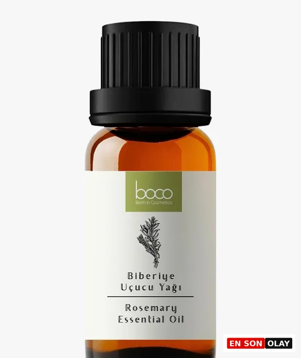 Marka Adı: Boco Born
Ürün Cinsiyeti: Belirtilmemiş
Ürün Tipi: Uçucu Yağ
Ürün Sezonsallığı: Belirtilmemiş
Ürün Çeşidi: Biberiye Uçucu Yağı
Ürün Özellikleri: Boco Born Biberiye Uçucu Yağı, aromaterapi ve çakra dengeleme uygulamaları için özenle hazırlanmış bir üründür. İçeriğindeki saf biberiye uçucu yağı, zihinsel berraklığı artırma, hafızayı destekleme ve odaklanmayı güçlendirme özellikleriyle bilinir. Ürün, değerli içeriğini ışık etkilerinden korumak amacıyla amber renkli cam şişede sunulmaktadır ve siyah, yivli kapağı kolay ve güvenli bir kullanım sağlar. Şişe üzerindeki beyaz etiket, markanın yeşil logosunu ve biberiye bitkisinin sade bir illüstrasyonunu taşımaktadır. Bu uçucu yağ, hem ruhsal denge arayışında olanlara hem de zihinsel performansı doğal yollarla desteklemek isteyenlere hitap eden, doğal ve etkili bir seçenektir.
Öne Çıkan Detaylar:
- Ürünün kalitesini ve tazeliğini koruyan amber renkli cam şişe
- Zihinsel berraklık ve hafıza desteği sağlayan saf biberiye uçucu yağı
- Aromaterapi ve çakra dengeleme ritüellerinde kullanıma uygunluk
Kimler Kullanıyor?: Bu ürün, günlük yaşamın getirdiği zihinsel yorgunluk ve odaklanma sorunlarıyla başa çıkmak isteyen; doğal ve bütünsel yaklaşımlarla ruhsal ve zihinsel dengesini sağlamayı önemseyen bireyler için idealdir. Aromaterapinin gücüne inanan, meditasyon ve çakra dengeleme gibi kişisel gelişim pratiklerini hayatına dahil eden, aynı zamanda doğal içeriklerle zihinsel performansını ve içsel iradesini güçlendirmeyi arzulayan herkes bu biberiye uçucu yağının faydalarından yararlanabilir.