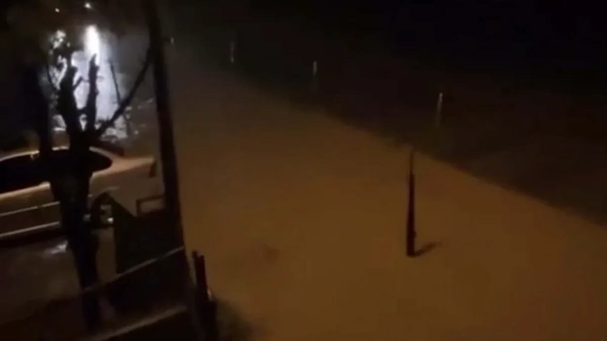 Çanakkale Biga’da sağanak hayatı olumsuz etkiledi: Sokaklar göle döndü