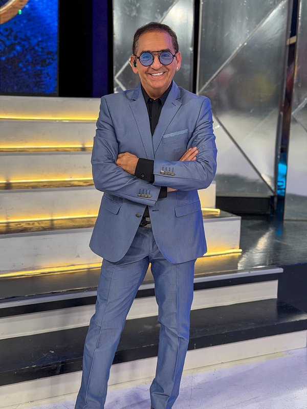 Ernesto Chavana, yaklaşık 40 yıldır Multimedios ekranlarında olan Monterrey'in en tanınan sunucularından biri.