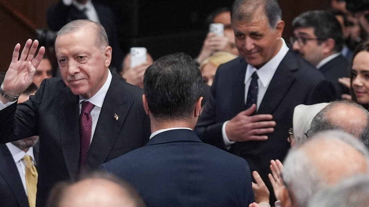 Cemil Tugay AK Parti toplantısına katıldı: Cumhurbaşkanı Erdoğan, 'İzmir bugün çok coşkulu' dedi