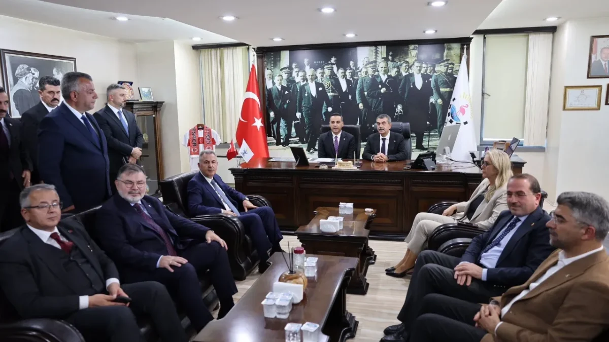 Çiğli Belediyesi'ne Bakan ziyareti: Saygılı'dan yeni dönem mesajı
