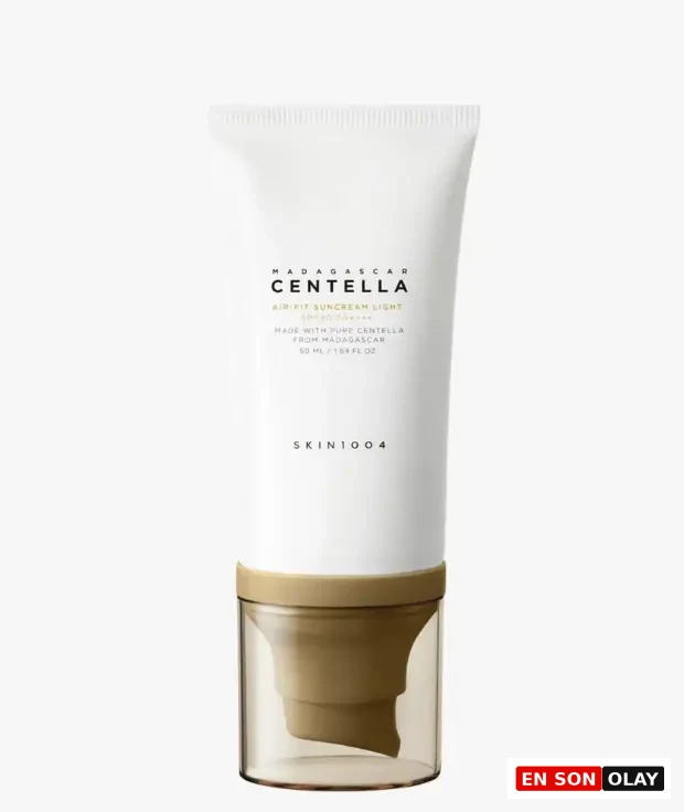 Marka Adı: SKIN1004
Ürün Adı: SKIN1004 Madagascar Centella Air-Fit Suncream Light SPF30 PA++++
Ürün Cinsiyeti: Unisex
Ürün Tipi: Güneş Kremi
Ürün Sezonsallığı: Tüm Sezonlar
Ürün Çeşidi: Hafif Dokulu Yüz Güneş Kremi
Ürün Özellikleri: Bu ürün, 50 ml hacimli, beyaz renkli tüp formunda ve şeffaf alt kısmıyla yenilikçi bir pompalı aplikatöre sahip hafif dokulu bir güneş kremidir. İçeriğinde saf Madagaskar Centella özü bulundurur. SPF30 PA++++ güneş koruma faktörü ile cildi UVA ve UVB ışınlarına karşı etkili bir şekilde korur. Ciltte ağırlık hissi bırakmayan, hava alan yapısıyla günlük kullanım için idealdir ve cilt tarafından kolayca emilir.
Öne Çıkan Detaylar:
- Ciltte ağırlık yapmayan, hafif ve hava alan Air-Fit doku
- SPF30 PA++++ derecesinde güçlü ve geniş spektrumlu güneş koruması
- Saf Madagaskar Centella içeriği ile cildi destekleyen ve rahatlatan formül
Kimler Kullanıyor?: Cilt bakım rutininde güneş korumasını dört mevsim önemseyen, özellikle cildinde hafif ve ağırlık yapmayan bir his arayan herkes için idealdir. Cildini güneşin zararlı etkilerinden korurken aynı zamanda rahatlatıcı ve doğal içeriklere sahip ürünleri tercih eden, ciltte kolay emilen, ferah bir doku arzulayan bireyler tarafından rahatlıkla kullanılabilir.