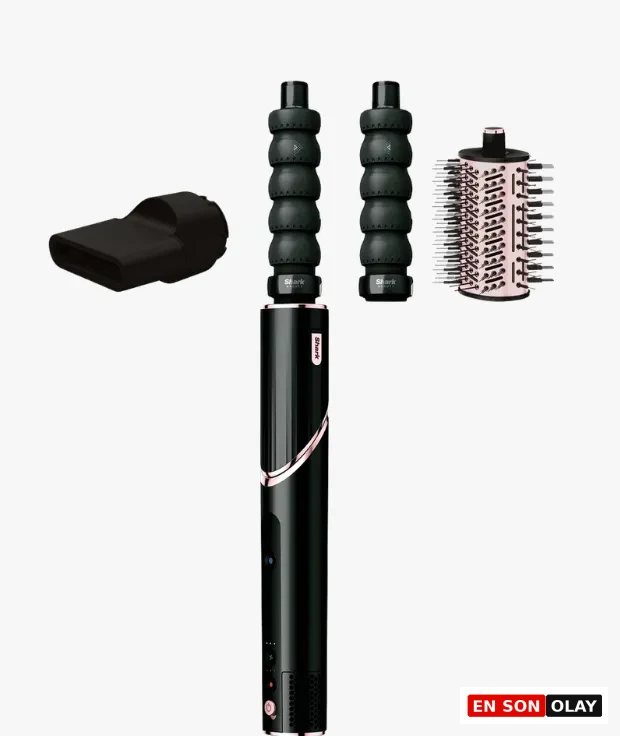 Siyah ve rose gold detaylı Shark FlexStyle 3'ü 1 arada saç şekillendirici setinde ana gövde, siyah kurutma başlığı, iki adet hava ile şekillendirme maşası ve pembe uçlu yuvarlak fırça başlığı beyaz bir arka plan üzerinde düzenli bir şekilde gösteriliyor.