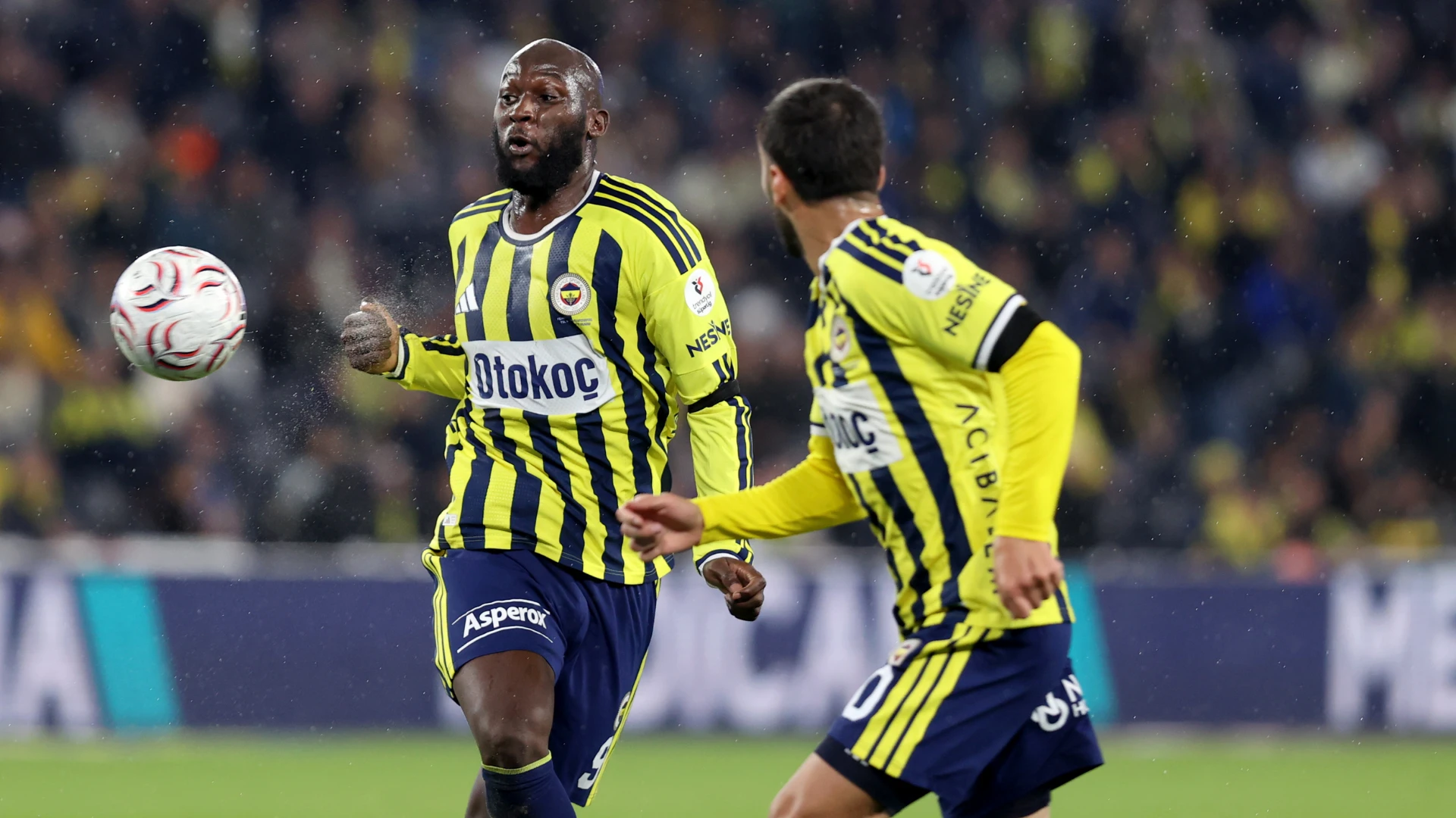 Milan'ın kabusu olduGollerine İtalya’da da sürdüren Romelu Lukaku, Milano derbisinde Inter formasıyla Milan’a 5 gol atarak bu alanda öne çıkan bir performans ortaya koydu.