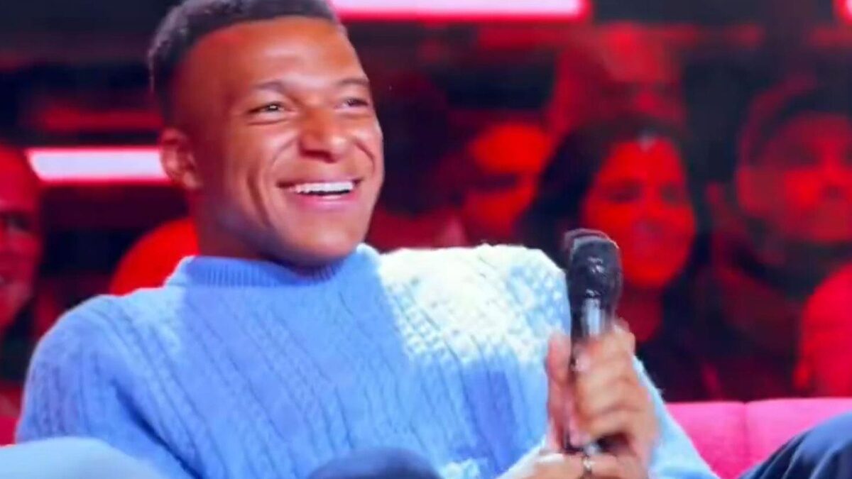 "Diktatör" şarkısı çaldı, Mbappe kahkahaya boğuldu