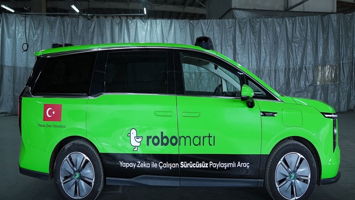 Direksiyonda insan yok, kontrol yapay zekada! İşte sürücüsüz RoboMartı