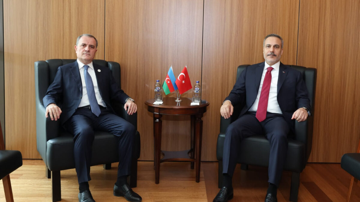 Dışişleri Bakanı Fidan, Azerbaycan Dışişleri Bakanı Bayramov ile Ankara'da bir araya geldi