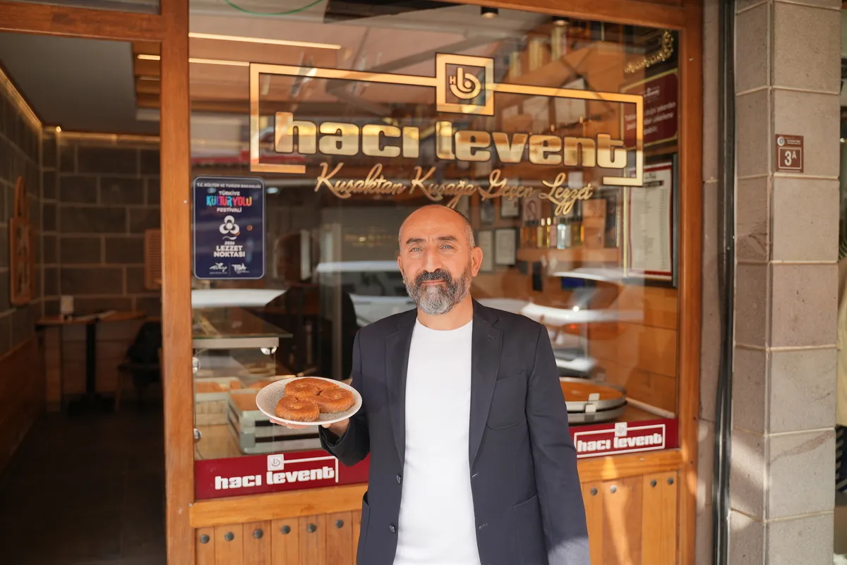 Kadayıfçı Hacı Levent üçüncü kuşak temsilcisi Murat Altunhan.