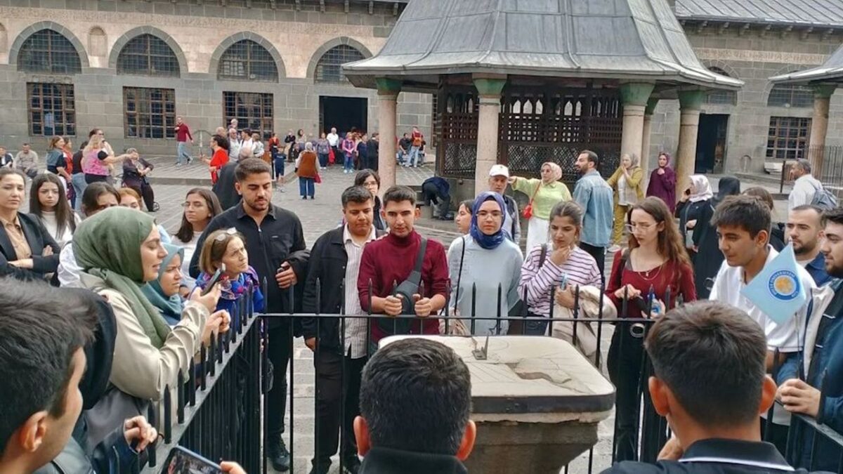 Diyarbakır’ın tarihi mirası genç mimarların açık hava sınıfı oldu