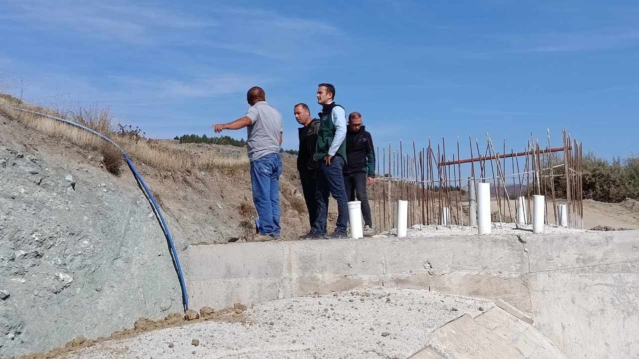 Dsi̇ Şube Müdürü Nurettin Şenol Eymir Göleti İnşaatını Yerinde İnceledi (2)