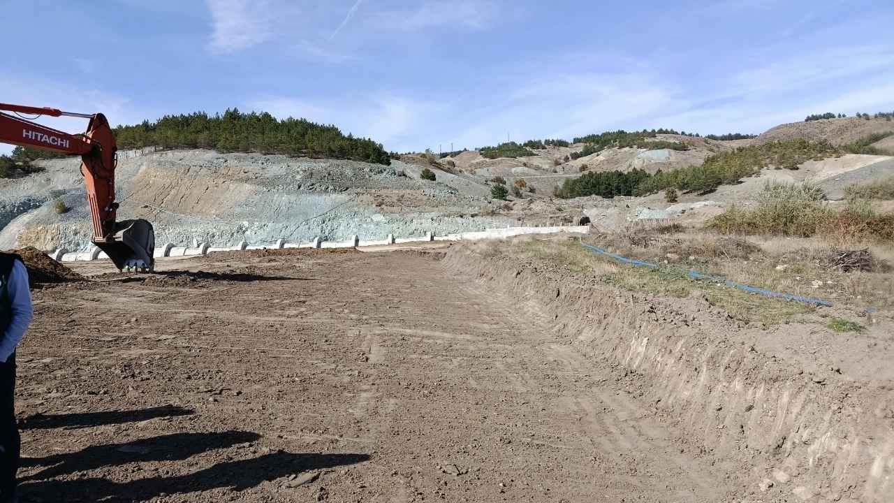 Dsi̇ Şube Müdürü Nurettin Şenol Eymir Göleti İnşaatını Yerinde İnceledi (1)