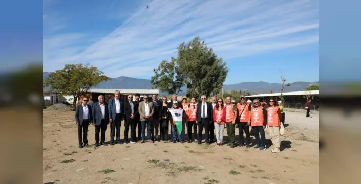 Edremit'te öğrencilerden fidan dikimi etkinliği