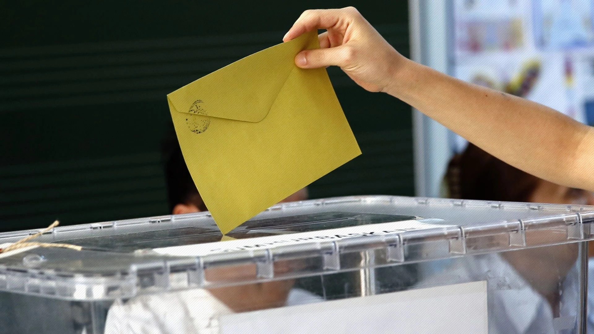 4 PARTİ BARAJI GEÇEMEDİAnket verilerine göre toplam dört parti seçim barajına takıldı. CHP'nin yanı sıra Zafer Partisi %3,4, Anahtar Parti %3,2 ve Yeniden Refah Partisi %2,9 oy oranında kalarak barajı geçemedi.