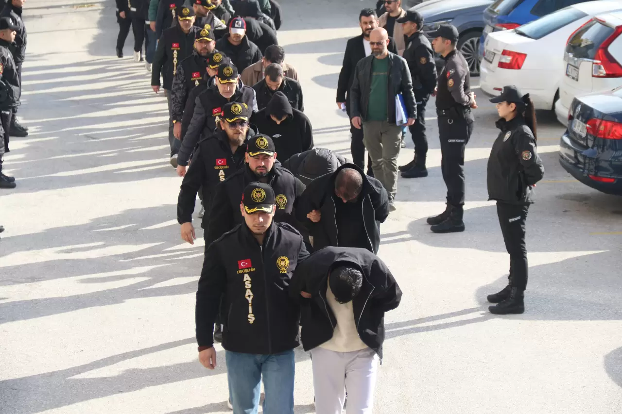 Eskişehir merkezli 5 ilde fuhuş operasyonu 5