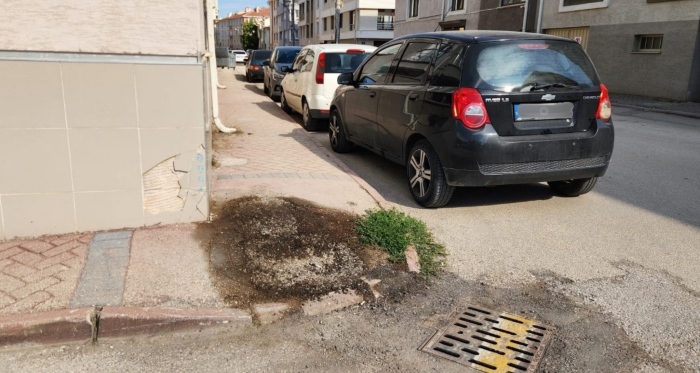 Eskişehir’de engelli rampaları kullanılamıyor: Hasarlı geçiş noktaları tepki çekiyor
